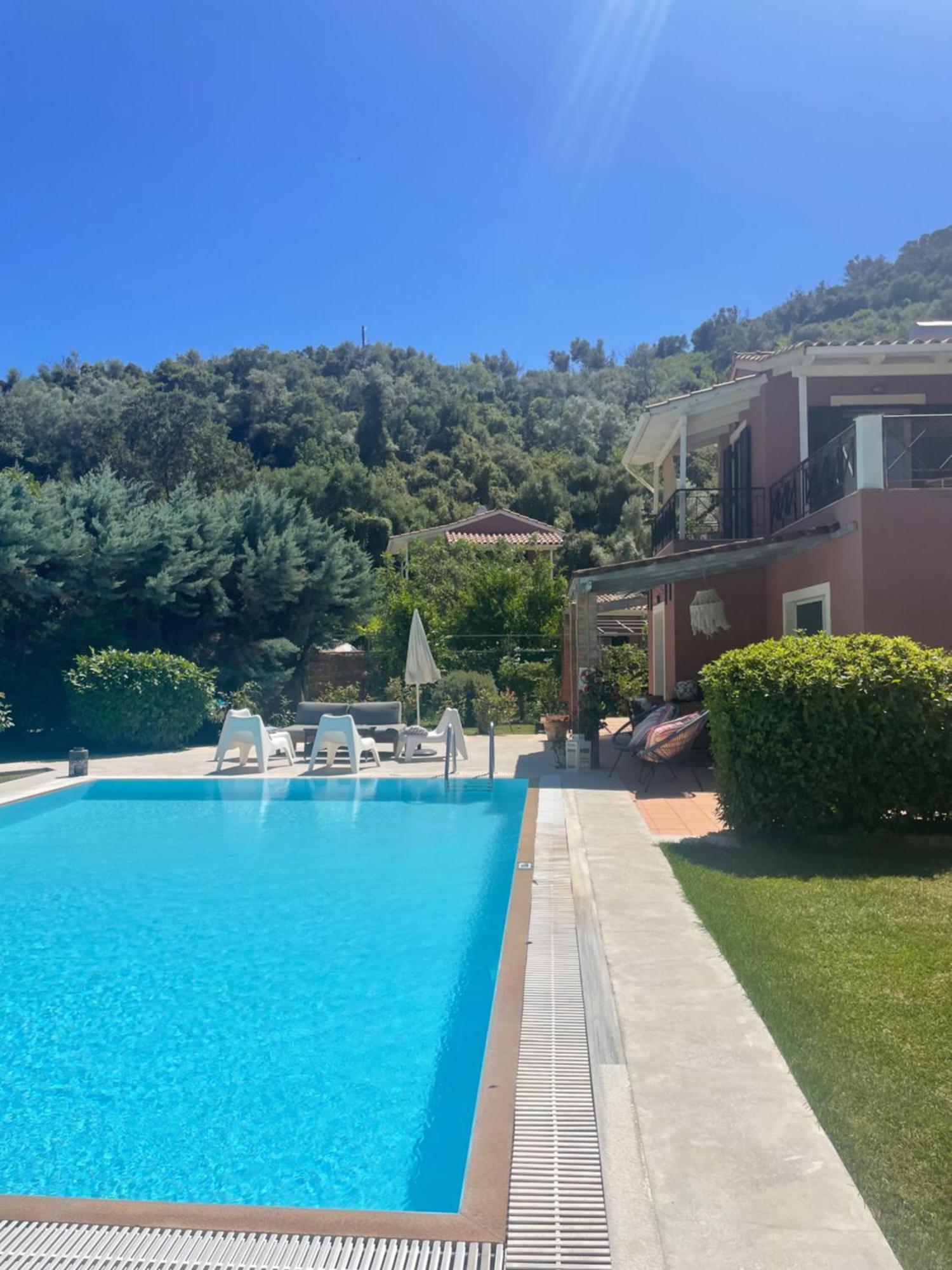 Gialos Villas 1-2 With A Private Pool 미크로스 지알로스 외부 사진